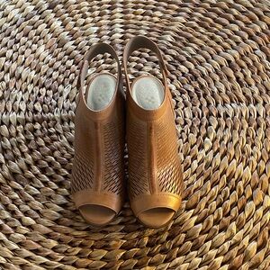 Vince Camuto Tan Peep-Toe Mules 7.5